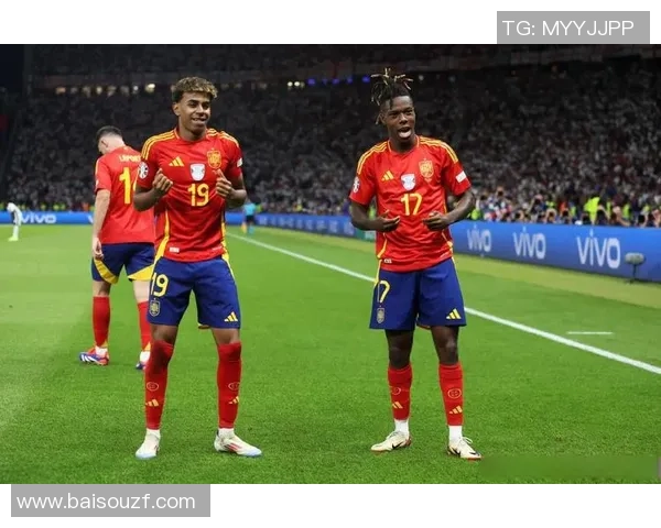 西班牙足球战术解析:边路渗透打法的独特魅力与实战应用 西班牙足球战术解析:边路渗透打法的独特魅力与实战应用